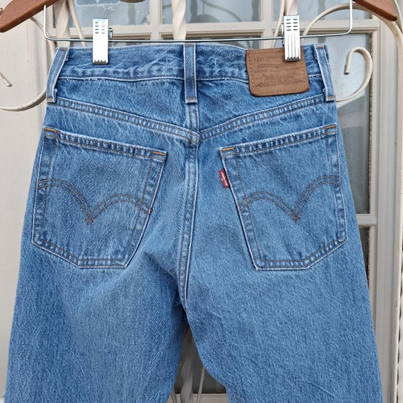 Levi's Wedgie Blue Denim Straight Tapered Leg Distressed Jeans Women Size 24 - Picture 7 of 16